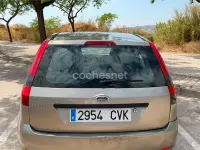 Usado Ford Fiesta Ghia 80 CV (58 kW) 2004 Beige Utilitario