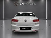Usado VW Passat Edition 150 CV (110 kW) 2018 Gris / plata Berlina
