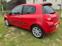 Usado Renault Clio II 100 CV (73 kW) 2009 Rojo Berlina