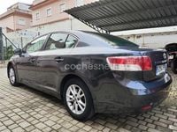 Usado Toyota Avensis Active 126 CV (92 kW) 2011 Gris / plata Berlina