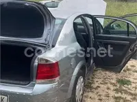 Używany Opel Vectra Comfort 100 KM (73 kW) 2004 Szary Sedan/Limuzyna