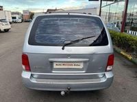 Usado Kia Carnival EX 144 CV (105 kW) 2002 Gris Monovolumen
