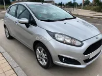 Usado Ford Fiesta Trend 82 CV (60 kW) 2017 Gris / plata Utilitario