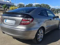 Usado Mercedes C180 143 CV (105 kW) 2005 Gris / plata Berlina