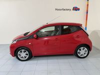Usado Toyota Aygo X-play 69 CV (50 kW) 2018 Rojo Utilitario