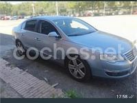 Usado VW Passat Advance 140 CV (102 kW) 2005 Gris / plata Berlina