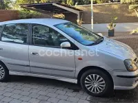 Usado Nissan Almera Tino Comfort 114 CV (83 kW) 2001 Gris / plata Monovolumen