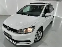 Usado VW Touran Advance 150 CV (110 kW) 2021 Blanco Monovolumen