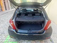 Usado Toyota Yaris Active 99 CV (72 kW) 2011 Negro Utilitario