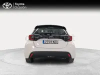 Usado Toyota Yaris Hybrid Active 116 CV (85 kW) 2025 Blanco Berlina
