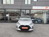 Usado Toyota Yaris 125 CV (91 kW) 2023 Gris / plata Utilitario