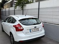 Usado Ford Focus Trend 125 CV (91 kW) 2014 Blanco Berlina