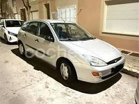 Usado Ford Focus Trend 90 CV (66 kW) 2001 Gris / plata Berlina