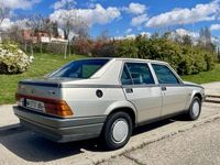 Usado Alfa Romeo 75 120 CV (88 kW) 1988 Gris / plata Berlina