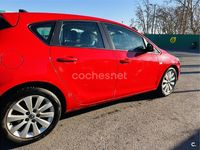 Usado Opel Astra Enjoy 110 CV (80 kW) 2011 Rojo Familiar