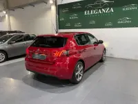 Usado Peugeot 308 Active 130 CV (95 kW) 2018 Granate Berlina