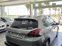 Usado Peugeot 2008 Allure 120 CV (88 kW) 2016 Gris / plata SUV