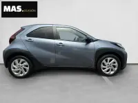 Usado Toyota Aygo X 72 CV (52 kW) 2025 Gris / plata SUV