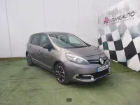 Usado Renault Scénic Bose Edition 130 CV (95 kW) 2014 Gris / plata Monovolumen