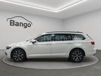 Usado VW Passat Executive 150 CV (110 kW) 2022 Blanco Familiar