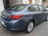 Usado Opel Astra Excellence 140 CV (102 kW) 2013 Azul Berlina