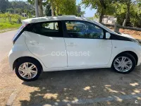 Usado Toyota Aygo X-play 69 CV (50 kW) 2017 Blanco Utilitario