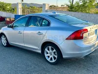 Usado Volvo S60 Momentum 136 CV (100 kW) 2015 Gris / plata Berlina
