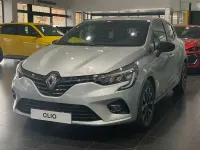 Usado Renault Clio V Techno 140 CV (102 kW) 2023 Gris / plata Berlina