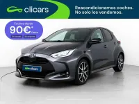 Usado Toyota Yaris Hybrid Plus 75 CV (55 kW) 2021 Gris Berlina