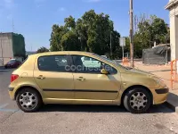 Usado Peugeot 307 90 CV (66 kW) 2004 Amarillo Berlina