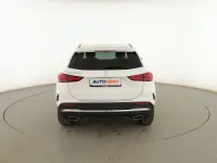 Usado Mercedes GLA250 AMG line 218 CV (160 kW) 2023 Blanco SUV