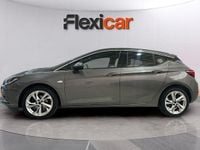 Usado Opel Astra Dynamic 125 CV (91 kW) 2017 Gris Utilitario