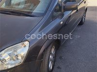 Usado Opel Zafira Essentia 110 CV (80 kW) 2010 Gris / plata Monovolumen