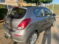 Usado Hyundai i20 90 CV (66 kW) 2013 Beige Utilitario