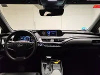 Usado Lexus UX 184 CV (135 kW) 2022 Gris / plata SUV