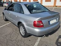Usado Audi A4 110 CV (80 kW) 1999 Gris / plata Berlina