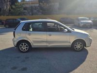 Usado VW Polo Advance 80 CV (58 kW) 2006 Gris Utilitario