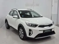 Usado Kia Stonic 101 CV (74 kW) 2025 Blanco SUV
