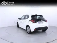 Usado Toyota Yaris Hybrid Active 116 CV (85 kW) 2025 Blanco Berlina