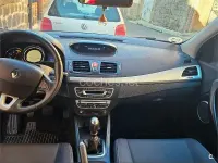 Usado Renault Mégane Dynamique 105 HP (77 kW) 2010 Cinzento Sedan