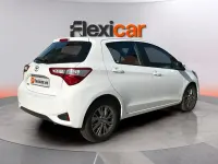 Usado Toyota Yaris Active 69 CV (50 kW) 2019 Blanco Berlina