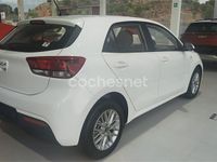 Begagnad Kia Rio 100 HK (73 kW) 2022 Vit Sedan