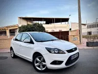 Usado Ford Focus Trend 109 CV (80 kW) 2010 Blanco Berlina