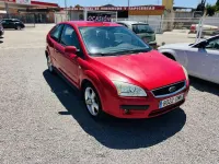 Usado Ford Focus Trend 90 CV (66 kW) 2005 Rojo Utilitario