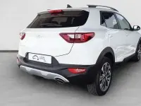 Käytetty Kia Stonic Style 100 HP (73 kW) 2023 Valkoinen Katumaasturi