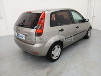 Usado Ford Fiesta Ghia 80 CV (58 kW) 2002 Gris / plata Berlina