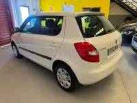 Usado Skoda Fabia Ambition 60 CV (44 kW) 2013 Blanco Berlina
