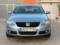 Usado VW Passat Highline 140 CV (102 kW) 2007 Gris / plata Berlina