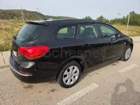 Usado Opel Astra Selective 110 CV (80 kW) 2015 Negro Familiar