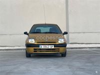 Usado Renault Clio II 60 CV (44 kW) 1998 Amarillo Berlina